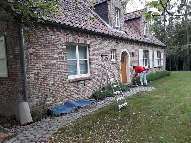 kaleien op een gevel in uitvoering